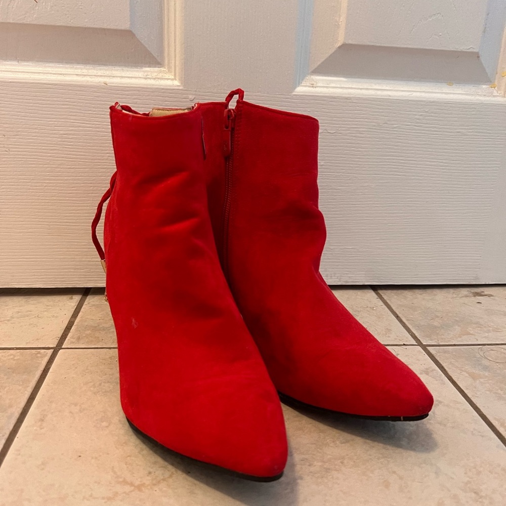 Red Heels - Picture 5 of 5